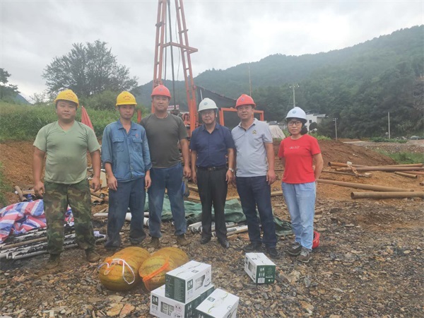 8月12日，黟縣中交路建池黃鐵路利源中橋工程補(bǔ)勘項(xiàng)目工地.jpg